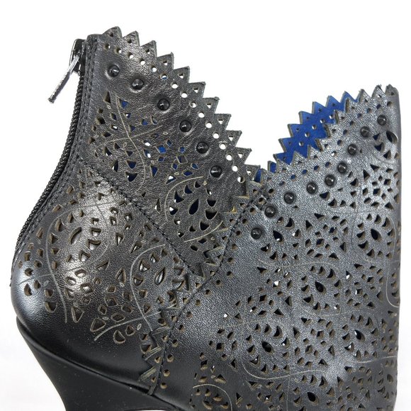 NIB$348 Juicy Couture Karina Perforated Laser-Cut Leather Studded Bootie Heel 10 - Picture 4 of 10